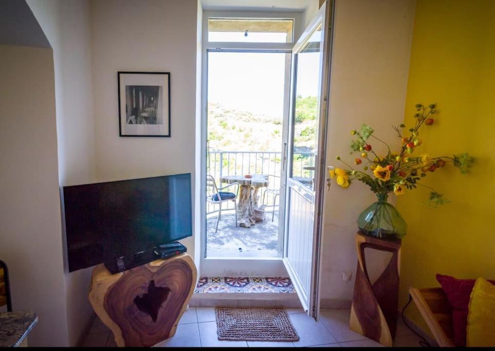 Le Brianyourhosthelper Apartman Minerve Kültér fotó